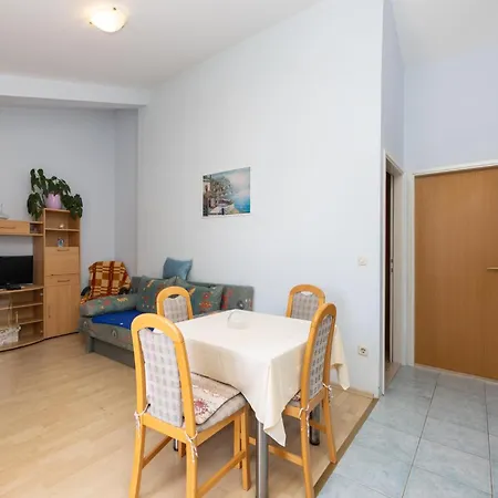 1 Bedroom Stunning In Διαμέρισμα Podgora (Split-Dalmatia)